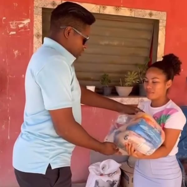 Cestas que alimentam o corpo. Amor que alimenta a alma - Cruz e Graça