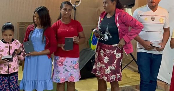 Evangelismo e Doação de Bíblias em Pontezinha - Cruz e Graça
