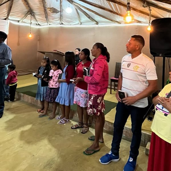 Evangelismo e Doação de Bíblias em Pontezinha A Palavra foi anunciada com amor e propósito - Cruz e Graça