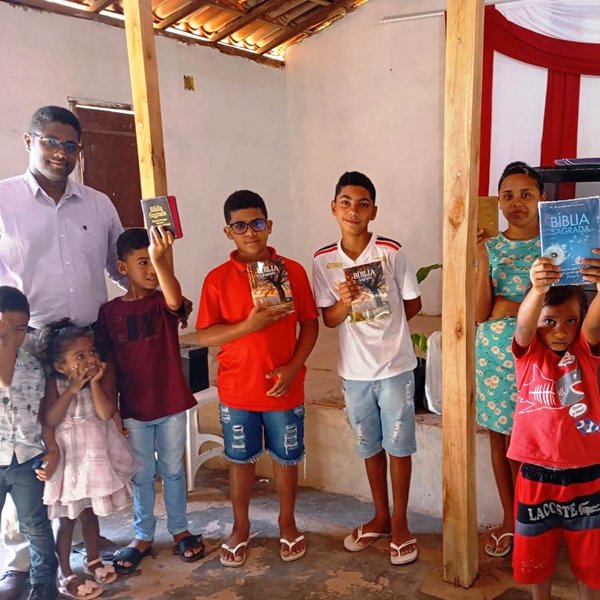 Evangelismo com crianças na congregação de Larga - Cruz e Graça